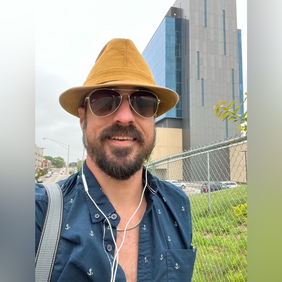 Meet your Posher, Andy - Picture 2 of 6